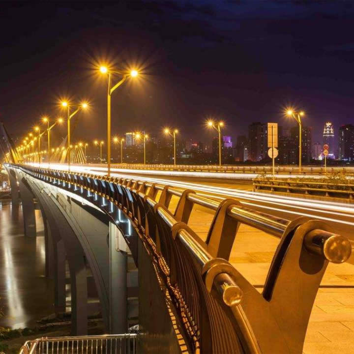الفولاذ المقاوم للصدأ جسر المشي الأعمدة المستخدمة في لوتشو جسر غير القابل للصدأ لمدة عشر سنوات ، ونوعية ممتازة